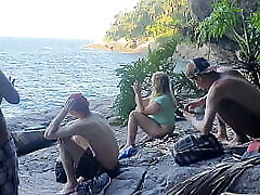 Flagra de atores na praia de nudismo !!! Paty Bumbum - Melissa Alecxander - Alex Lima - taissa winkler - Russo Porno - Bruxo Fire