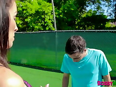 Cougar fitness instructor gets mouth nutted