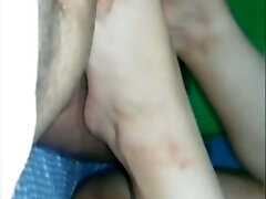 мексиканская секретарша милфа латиноамериканка с большой задницей мастурбирует мне своими ногами