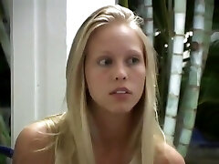 милый колледж девушка получает ее задницу и киску пальцами