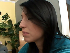 две похотливые шлюшки трахают друг друга лицом к лицу на кровати две похотливые шлюшки трахают друг друга лицом к лицу на кровати