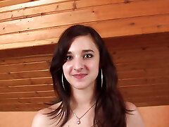 погрузитесь внутрь и повеселитесь на этом диком шоу от первого лица