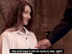 симпатичная жасмин наслаждается, получая удовольствие от своего мужчины