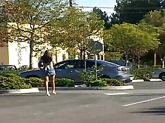 сексуальная брюнетка обожает ездить верхом на твердом члене, пока ее гудки качаются