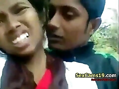 spicygirlcam - Desi Indian Girl Blowjob Her Boyfriend Outdoor
