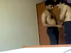 Indian amateur sex video of a super-steamy couple making out