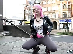 PornXN Dolly Kitty bares it all in public