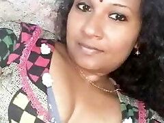 Trichy cheating housewife displaying nude body to her friend