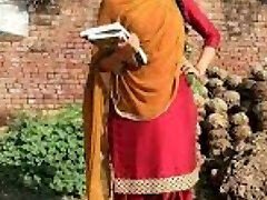 Desi bhabhi playing with boyfriend homemade hook-up video in Hindi audio