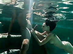 Holding breath lengthy underwater Aidra Fox gives a proper blowjob