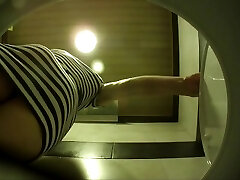 جاسوسی طب مکمل و جایگزین پنهان در داخل کاسه توالت دختران (1 فیلم روز از نزدیک ادرار)