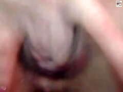 Horny Asian teen gioca con dildo in webcam