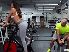 Extraordinaire video of fit Katana Kombat having fuck-fest after a workout