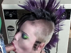 Punker Girl Auf Waschmaschine Gefickt
