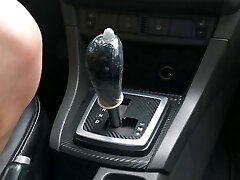 Whore jumps on the gearshift knob