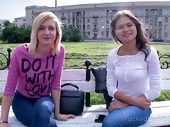 две любительские красивые цыпочки подобраны для сумасшедшего секса втроем