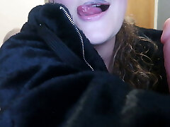 Beautiful white dame does a fantastic blowjob while smoking