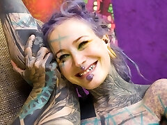 Tattooed chicks Anuskatzz and Ceci Milkymouzz have rectal fuck-fest with toys