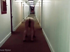 A lewd couple decided to publicly fuck in the corridor of the hotel.