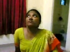 lascivo amatoriale indiano casalinga lampeggia il suo brutto naturale tette