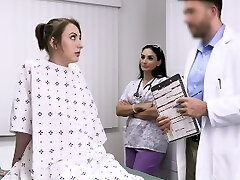 lekarz i pielęgniarka cieszyć pacjentów mokre cipki