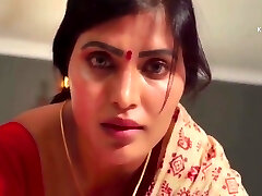 seksowna i napalona kobieta w czerwonym sari