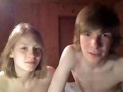 Adolescente hardcore, golpeando en una webcam