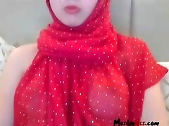 Maturbating with crimson Hijab