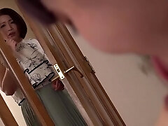 Roe-160 Ill Fondle It For You Found With Mummy In Law, Maki Tomoda And My Motherinlaw