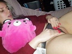 Daddy rubs and plays with nubile's cameltoe