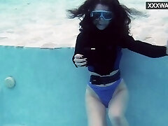Watch Emi Serene jism underwater