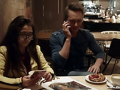 всезнайка брюнетка в очках немного конфеты является трахал жесткий по грубый парень