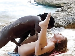 BLACKED Scarlett & Honour get insatiable poolside service