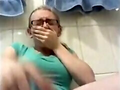 Blonde teenage with glasses masturbation