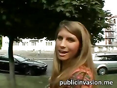 Glamour blondie agrees to a quickie sex