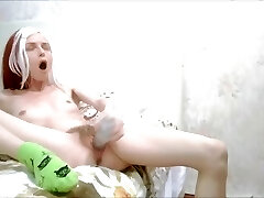 Малолетняя нимфоманка испытывает яркий оргазм, для тебя!