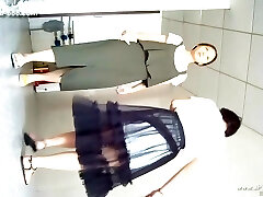 japanese girls go to toilet.307