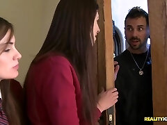 2 schoolgirls giving their fresh pussies