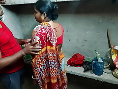 Seeing the maid alone, the master disrobed her and fucked her. Indian Desi style sax