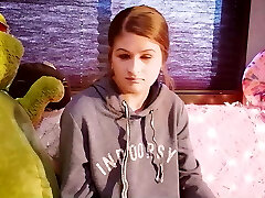 Stepsister uses my dick to improve her deepthroating skills for her bf