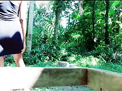 Indian Yong girl Fingering and Pumping Out Outdoors – very risky