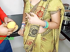 grabbed hands Ko Amras Banana Ata Nahi To Apne Dost Ko Bulaya