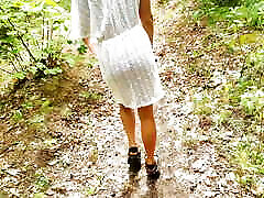 Married MILF lagged behind the porno gratis por tubemate group and wanted to be fucked right on the forest path.