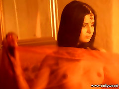 Sexy Indian lady doing the traditional sexual belly dancing