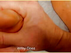 Wifey gets her spycam wife massage by girl and toes massaged