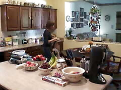Cougar stepmother teaches me how to best from hotar onto a girlfriend