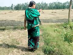 jangal me ghumti mili desi bhabhi ko choda