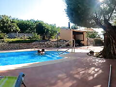 Big Ass Amateur Wife Is Very Hot to Fuck Hard in the Pool