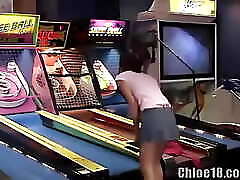 Cute Teen Girl Chloe 18 Is in Her Parents sesso allegro film completo Masturbating