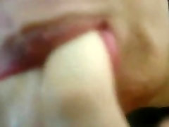 Amateur blonde aeroport orly masturbates and cums